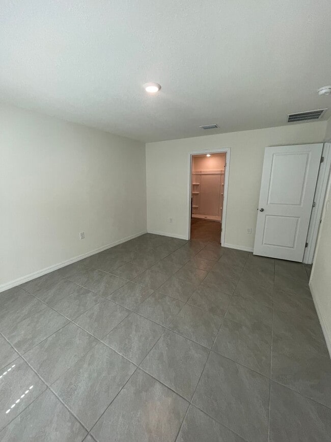 Building Photo - Like-New 4-Bedroom Home in SE Ocala – $1,8...