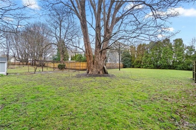 Building Photo - 686 Hope St