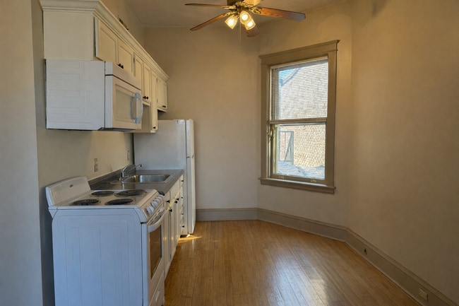Building Photo - Charming One-Bedroom Apartment in Downtown Lancaster