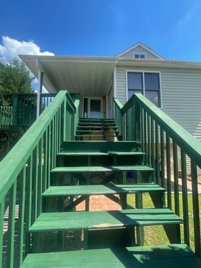 Building Photo - Cute Beach Style Home in Fayetteville