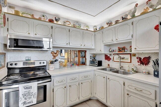Building Photo - 2812 Garden Dr S
