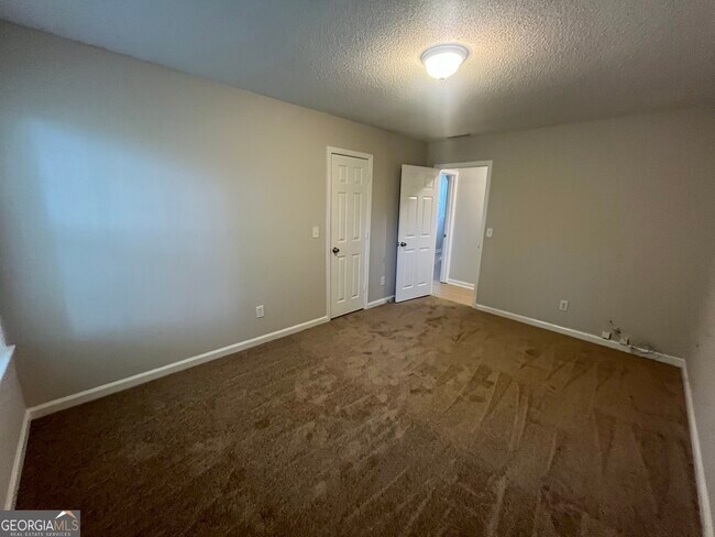 Building Photo - 3818 Elaine Ct
