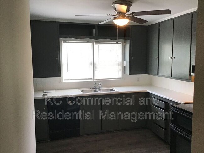 Building Photo - 10613 E Hill Park Terrace