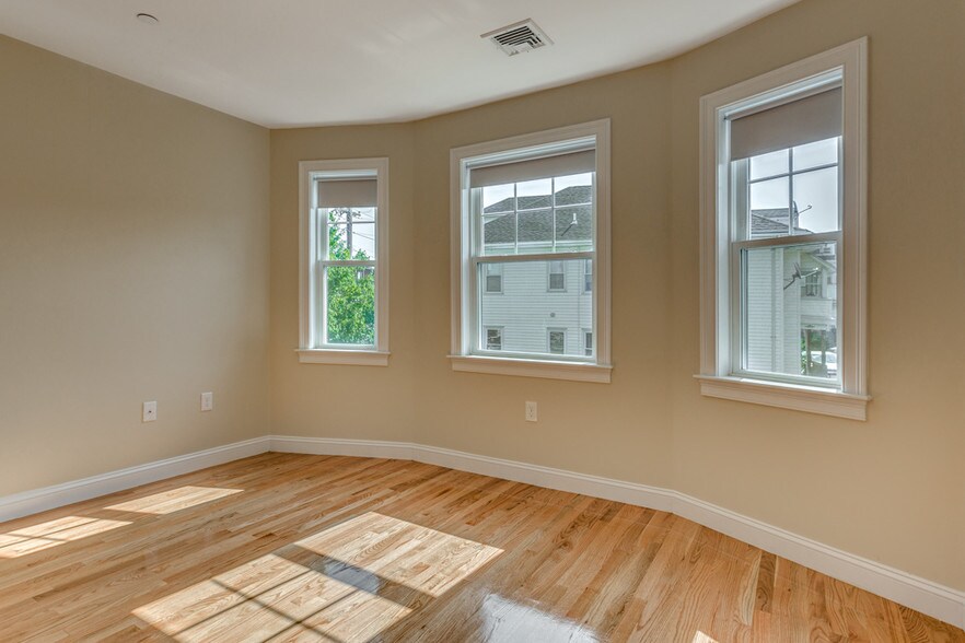 Building Photo - 249 Washington St