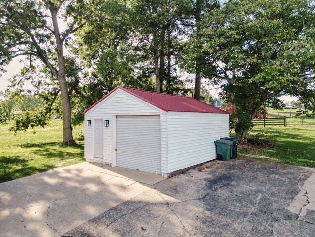 Building Photo - 1806 W Main St