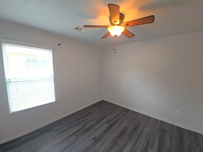 Building Photo - 3103 Thicket Path Way