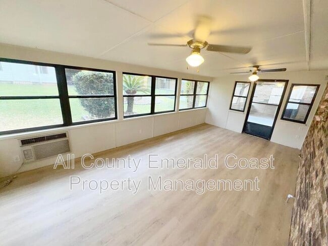 Building Photo - 504 Kelly St