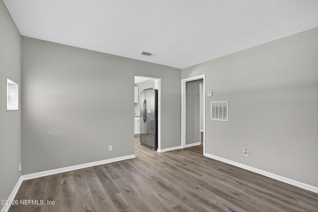 Building Photo - 6955 Miss Muffet Ln S