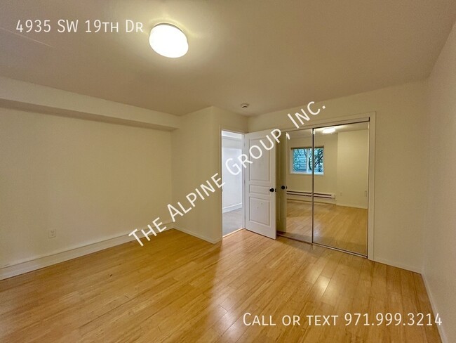 Building Photo - 4935 SW 19th Dr