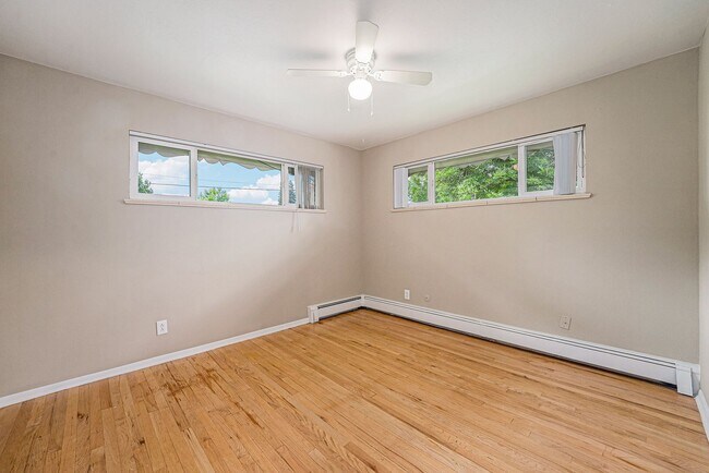 Building Photo - AVAILABLE FOR IMMEDIATE MOVE IN