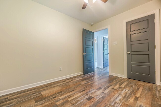 Building Photo - Spacious Four-Bedroom Two-Bath Home on One...