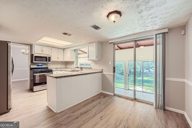 Building Photo - 493 Old Canton Rd