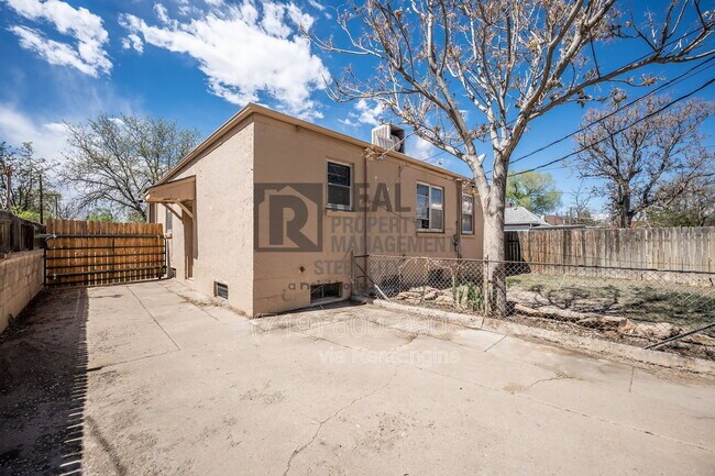 Building Photo - 909 W Evans Ave