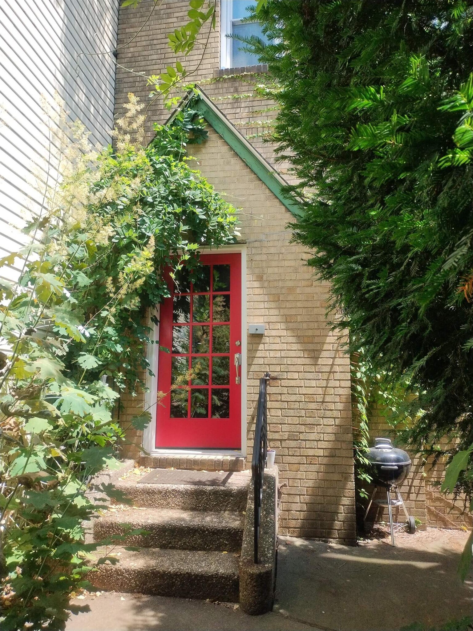 Building Photo - 48 St Pauls Ave