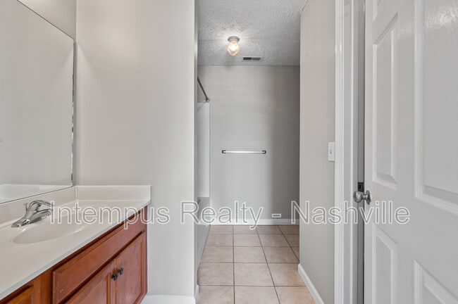 Building Photo - 553 Rose Cottage Cir