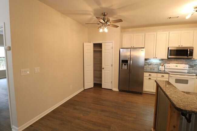 Building Photo - 6901 Hanesbrook Cir