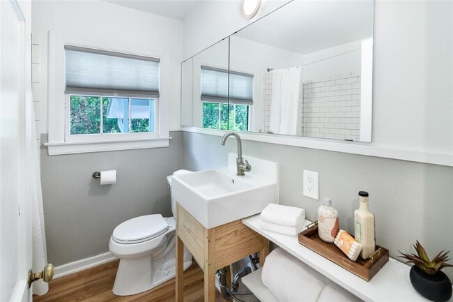 Building Photo - 1800 A Ln