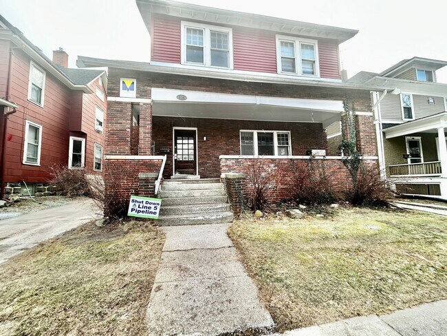Building Photo - 504 Catherine St