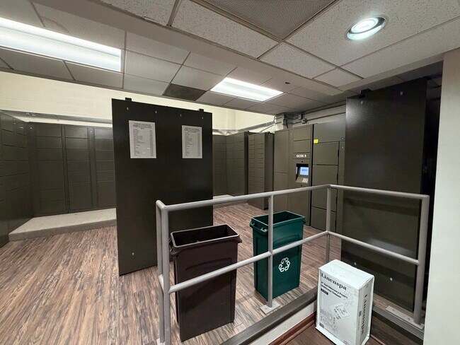 Building Photo - 480 N McClurg Ct