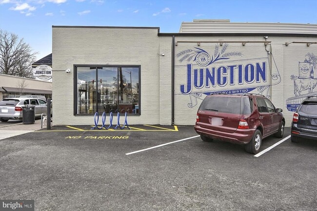 Building Photo - 811 N Columbus St