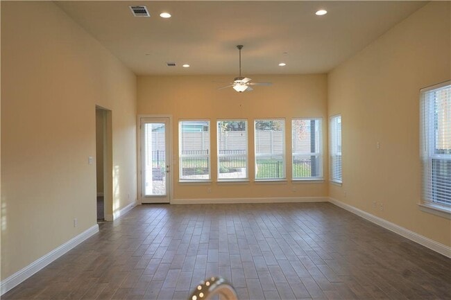 Building Photo - 600 C-Bar Ranch Trl