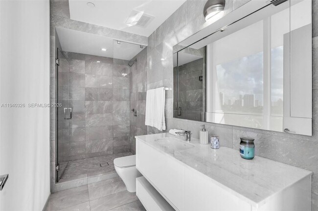 Building Photo - 18501 Collins Ave