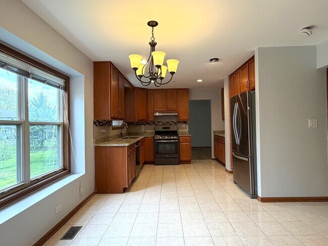 Building Photo - 1724 Hall Pl