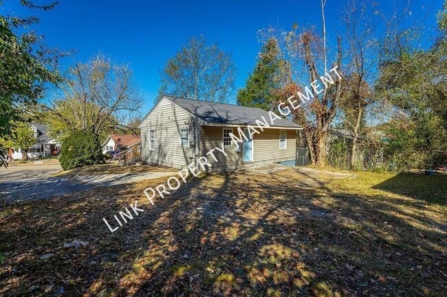 Building Photo - 2310 N Chamberlain Ave