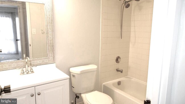 Building Photo - 7600 Roosevelt Blvd