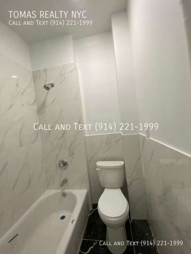 Building Photo - 53 Maple St