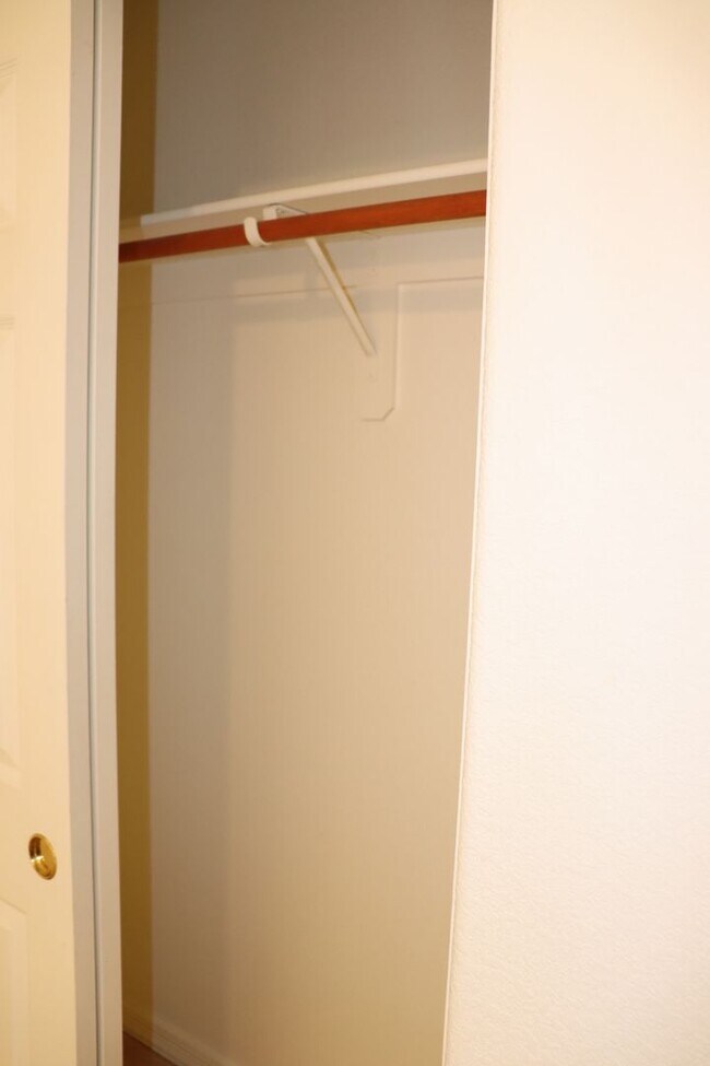 Building Photo - East Side 3 Bed 2 Bath Energy Efficient Pulte Home