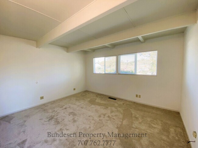 Building Photo - 1303 Hexem Ave
