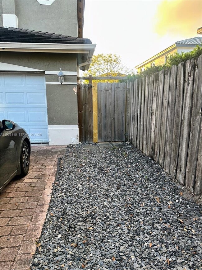 Building Photo - 1044 SW 145 Ct