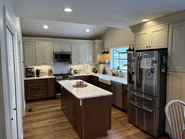 Building Photo - 4215 Cromwell Ct