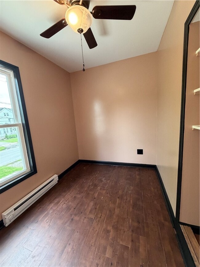 Building Photo - 210 W Oak Orchard St