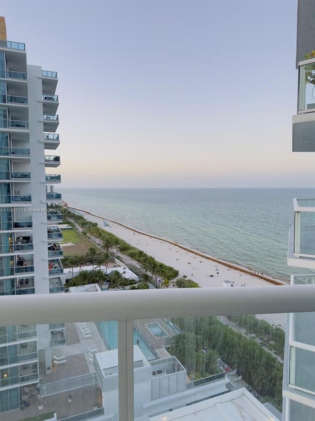 Primary Photo - 6515 Collins Ave