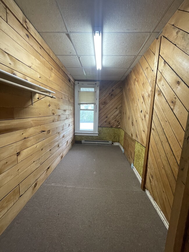 Building Photo - 119 Main St W