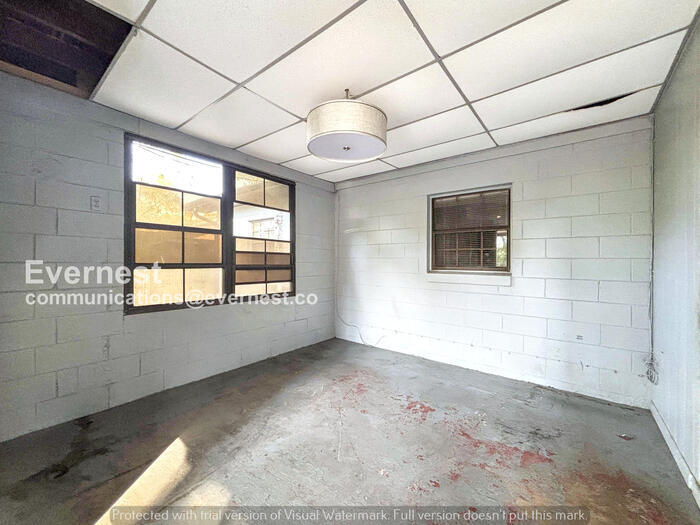 Building Photo - 2112 Wolf Rd