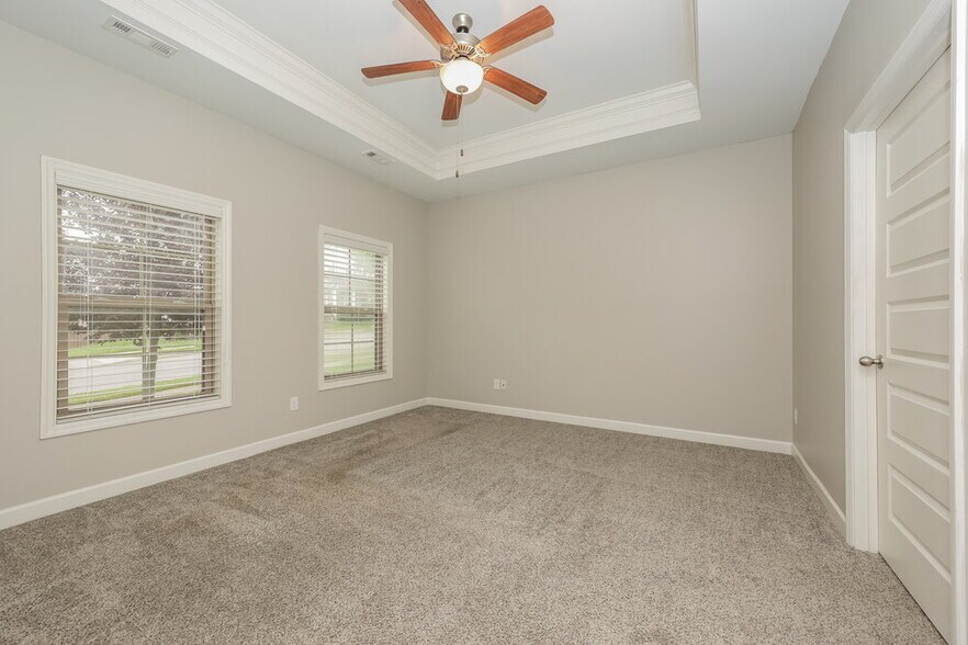 Building Photo - 2237 Dale View Dr