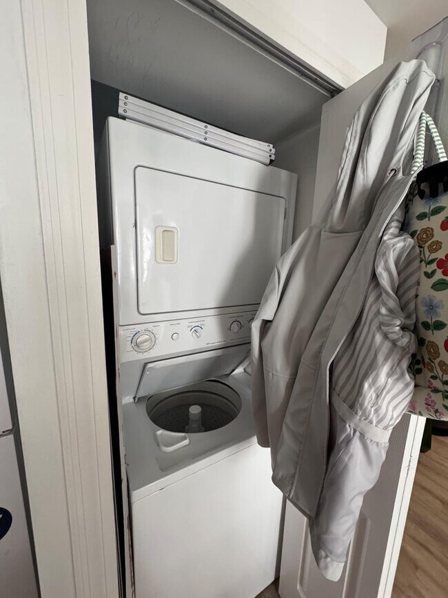 Building Photo - 115 SW 11th St