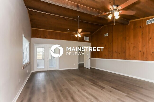 Building Photo - 8464 Hollyhock Ave