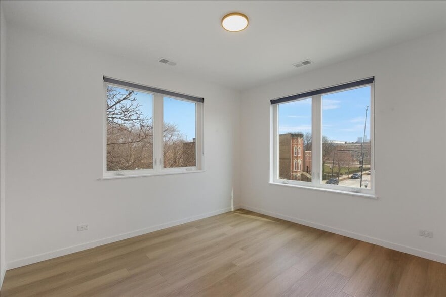 Building Photo - 204 S Leavitt St