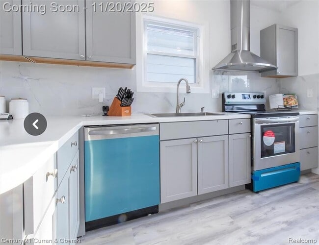 Building Photo - 279 Manistique St