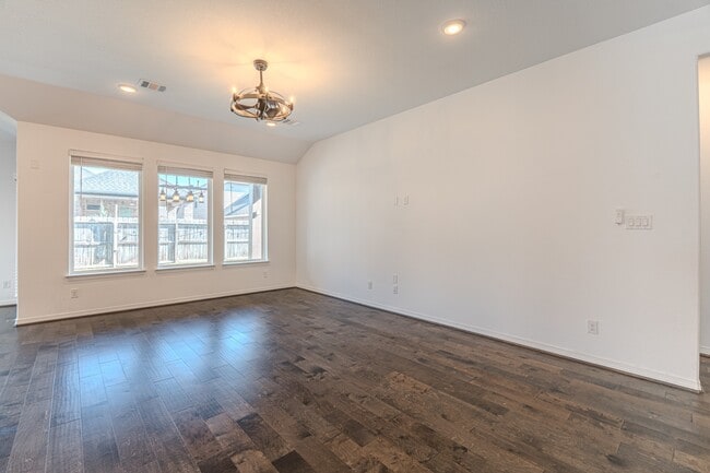 Building Photo - 3439 Cres Vista Dr