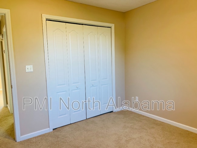 Building Photo - 218 Maddux Ct