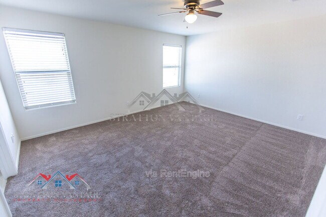 Building Photo - 5926 E Oasis Blvd