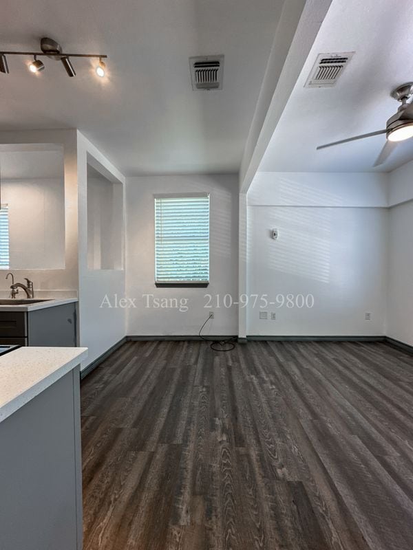 Building Photo - 802 Montana St