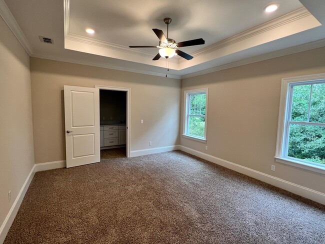 Building Photo - 843 Avery Park Dr