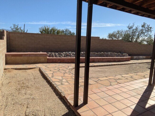 Building Photo - Northwest Beauty 3 Bedroom 3 Bath 2 Car garage