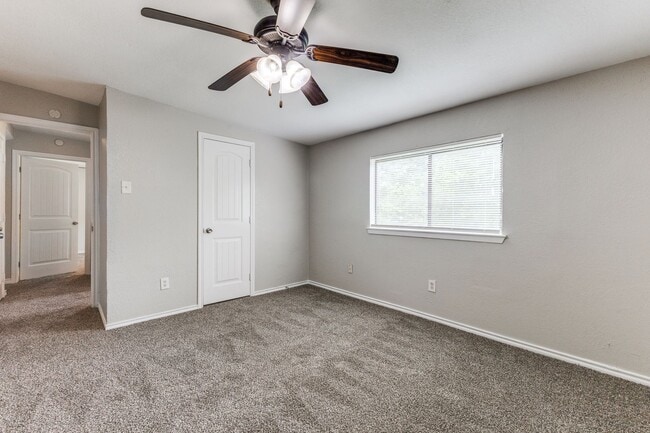Building Photo - 12129 Spring Branch Dr